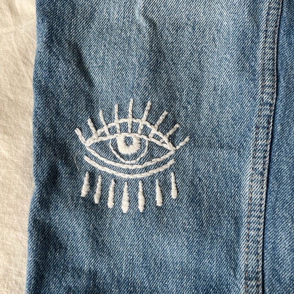 One of a kind embroidered mom jeans - Picture 3 of 8